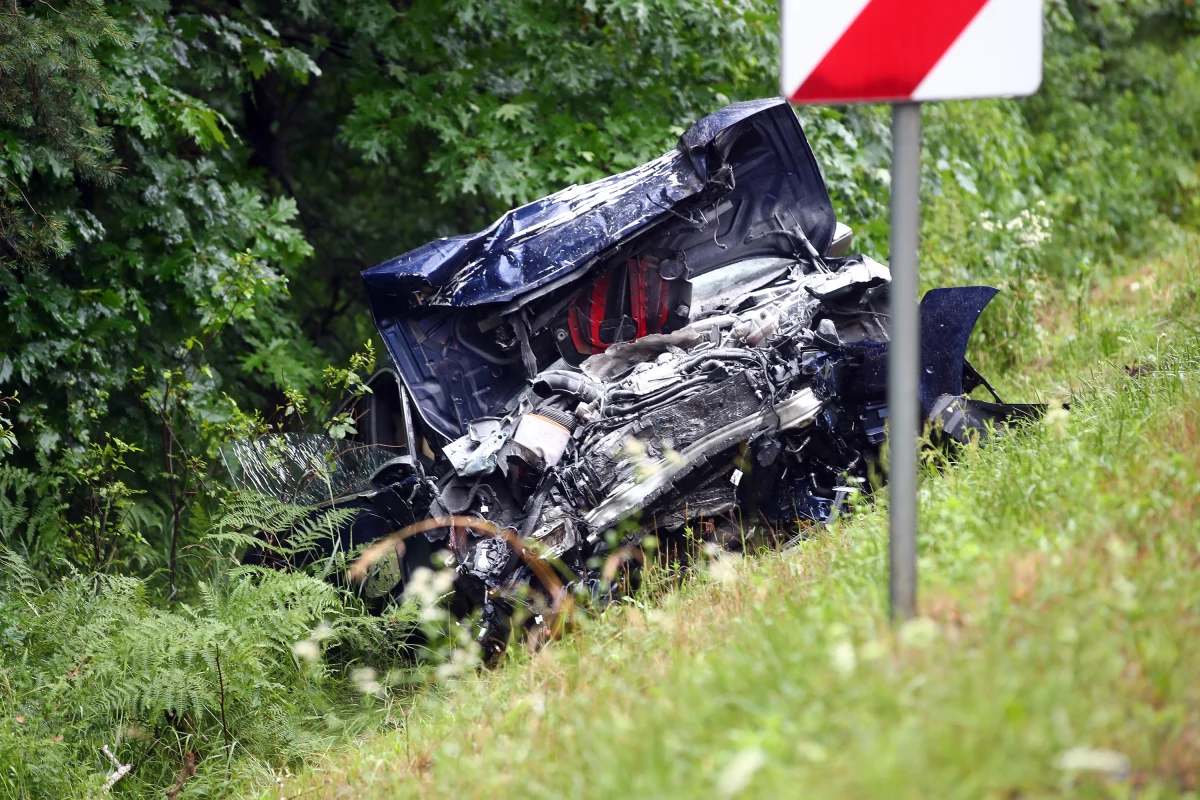 Trzymiesięczny areszt tymczasowy zastosował sąd wobec 37-letniego mężczyzny, który w ubiegłą sobotę spowodował tragiczny wypadek w Stalowej Woli (Podkarpackie). W trakcie zdarzenia – jak ustalono - był pijany i jechał z prędkością co najmniej 120 km/h. W wypadku zginęło małżeństwo, które osierociło trójkę dzieci.