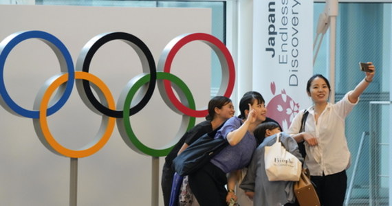 Igrzyska olimpijskie w Tokio odbędą się bez udziału kibiców – ogłosili organizatorzy rozgrywek. Wcześniej premier Japonii Yoshihide Suga ogłosił kolejny stan wyjątkowy w Tokio, by powstrzymać najnowszy wzrost zakażeń koronawirusem. Ma obowiązywać od poniedziałku do 22 sierpnia, czyli przez całe Igrzyska Olimpijskie.
