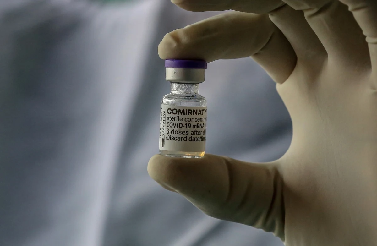 Koncern Pfizer zamierza złożyć wniosek o dopuszczenie przez amerykańskich regulatorów trzeciej dawki szczepionki przeciwko Covid-19 - powiedział w czwartek szef wydziału badań i rozwoju firmy Mikael Dolsten. Dodatkowa dawka miałaby zapewnić lepszą ochronę przed wariantem Delta.