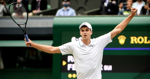 Hubert Hurkacz jest o krok od tego, by zostać pierwszym w historii polskim tenisistą, który awansuje do wielkoszlemowego finału w singlu. By tak się stało musi pokonać w piątkowym półfinale Wimbledonu Włocha Matteo Berrettiniego.