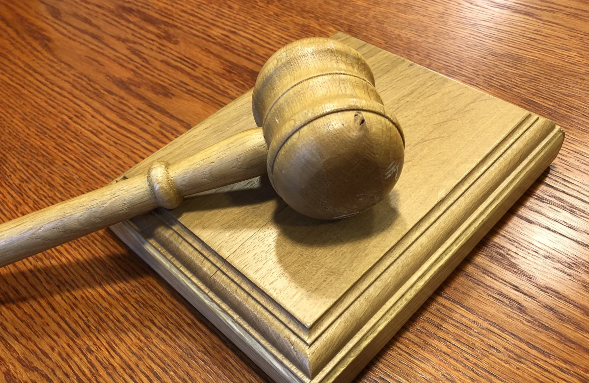 Im bardziej PiS reformuje i im więcej pieniędzy wydaje na sądy, tym gorzej one działają, wynika z najnowszego raportu Komisji Europejskiej - podaje w piątek "Rzeczpospolita".