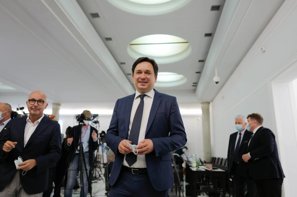 Wybór prof. Marcina Wiącka na nowego Rzecznika Praw Obywatelskich nie zamyka związanych z tą sprawą problemów. Kandydaturę Wiącka poparli wczoraj posłowie, pochylić się nad nią musi jeszcze Senat, na koniec zaś Wiącek musi złożyć przysięgę przed Sejmem. Terminy planowanych posiedzeń obu izb wskazują, że przez tydzień na stanowisku RPO będzie wakat. Jest jeszcze jeden kłopot: parlament nie zdąży wykonać orzeczenia Trybunału Konstytucyjnego ws. kadencji RPO.