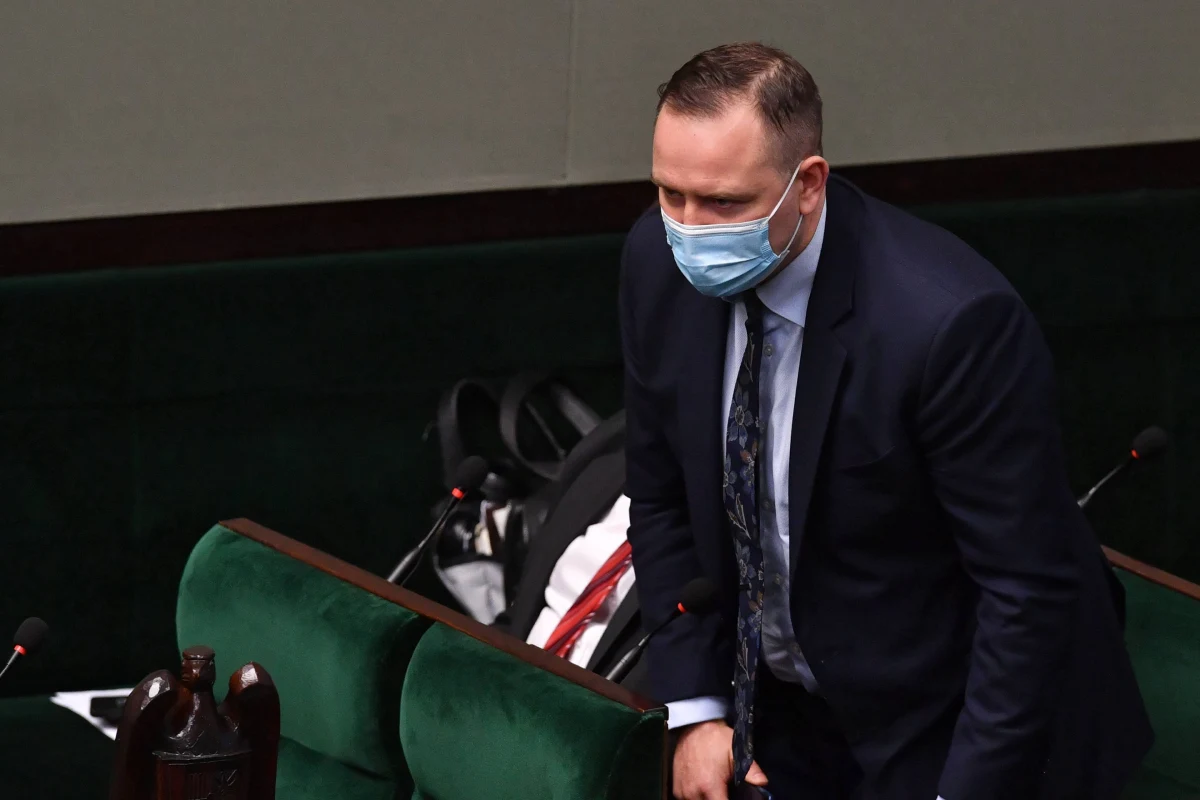 ​15 lipca senatorowie z koła PSL-u spotkają się z kandydatem na prezesa Instytutu Pamięci Narodowej - dr. Karolem Nawrockim. Jak informował marszałek Senatu Tomasz Grodzki do głosowania nad jego wyborem może dojść podczas najbliższego posiedzenia - 21 lipca. W tym samym czasie senatorowie podejmą też decyzję ws. powołania Marcina Wiącka na Rzecznika Praw Obywatelskich.