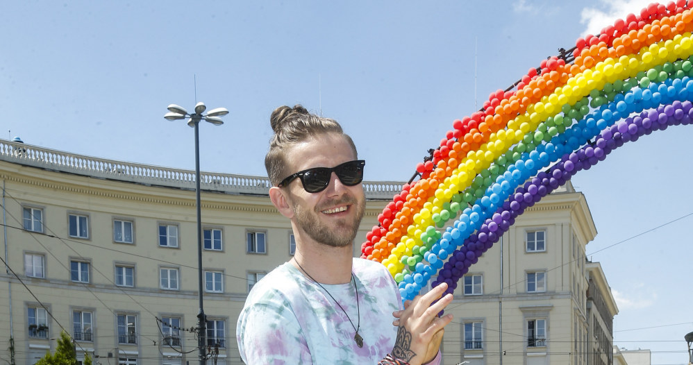 Antoni Królikowski w udzielonym ostatnio wywiadzie zdobył się na szczere wyznanie dotyczące swojej nastoletniej kochliwości. Zdradził nawet, kiedy przeżył swoją erotyczną inicjację. 