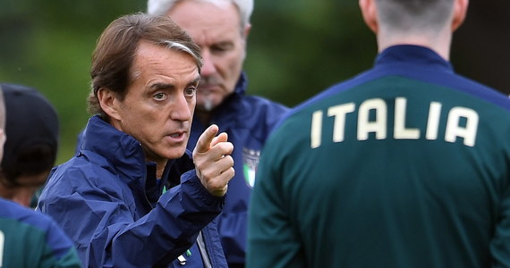 Selekcjoner reprezentacji Włoch Roberto Mancini zaapelował do swoich piłkarzy, aby jeszcze raz zapewnili rozrywkę kibicom w niedzielnym finale mistrzostw Europy z Anglią. "To ostatnie 90 minut, ostatni wysiłek przed wakacjami" - powiedział na konferencji prasowej.
