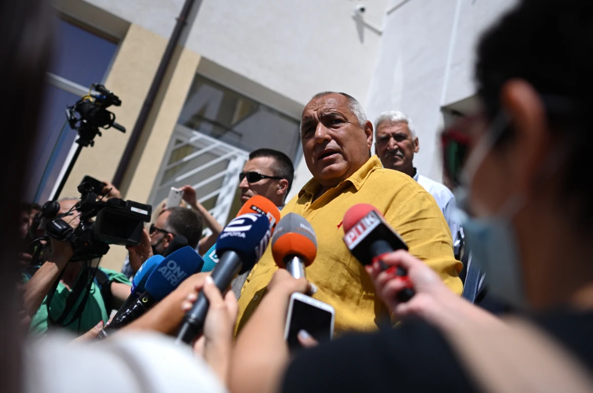 Centroprawicowa partia byłego premiera Bojko Borisowa, która z krótką przerwą rządziła w Bułgarii od 2009 roku, wygrywa niedzielne przedterminowe wybory parlamentarne, zdobywając 22,1-23,5 proc. głosów - wskazują wyniki sondaży exit polls agencji Gallup oraz Alpha Research.