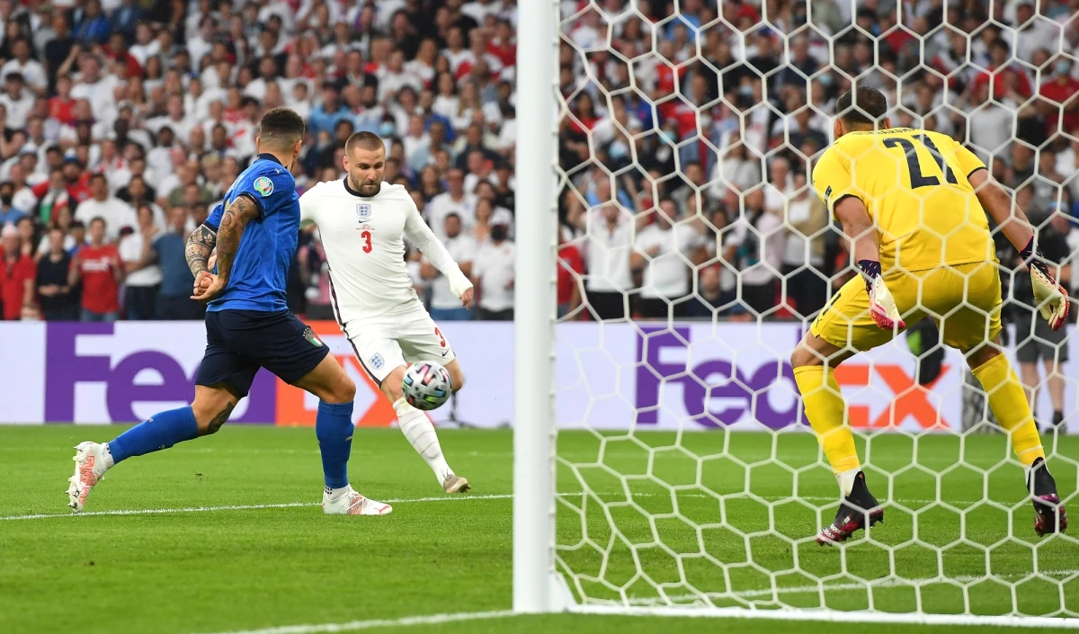 Włosi najlepszą drużyną piłkarskich mistrzostw Europy! W finałowym starciu Azzurri pokonali Anglików. O tym, kto został mistrzem Starego Kontynentu, zdecydował konkurs rzutów karnych. Nie brakowało emocji, ani pięknych bramek. Sprawdź, jak padały gole! 