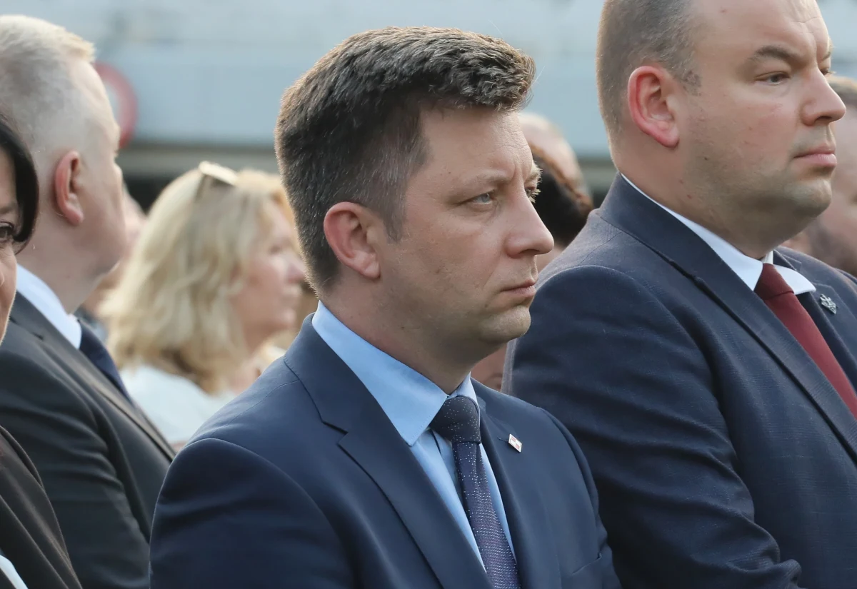 ​Szef Kancelarii Prezesa Rady Ministrów Michał Dworczyk ma dziś publicznie odnieść się do ujawnianych służbowych maili, które wysyłał z prywatnej skrzynki pocztowej. Wiadomości od kilku tygodni pojawiają się na rosyjskim komunikatorze Telegram.