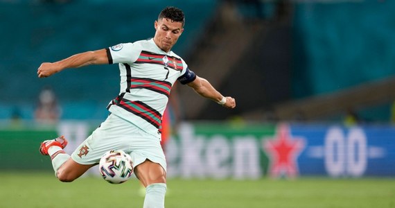 Cristiano Ronaldo został królem strzelców Euro 2020. Portugalczyk zdobył w tegorocznych piłkarskich mistrzostwach pięć bramek, czyli tyle samo, co Czech Patrik Schick. O umieszczeniu Ronaldo na pierwszym miejscu w rankingu najskuteczniejszych piłkarzy zdecydował jednak jeden detal. 