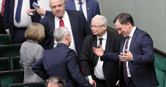 Wiceminister aktywów państwowych Andrzej Śliwka będzie zajmował się poszukiwaniem rodzin partyjnych działaczy w państwowych spółkach – ustalił nieoficjalnie dziennikarz RMF FM Krzysztof Berenda. W pierwszej kolejności Śliwka ma stworzyć listę osób, które mogły dostać pracę dzięki krewnym, a nie dzięki kompetencjom.