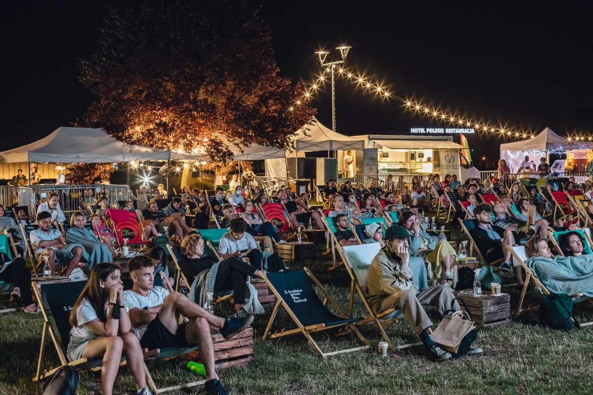 Już 15 sierpnia startuje 4. BNP Paribas Green Film Festival. Osiem festiwalowych dni, siedem plenerowych kin, kilkaset godzin pokazów, warsztatów i dyskusji dotyczących problemów, z jakimi mierzy się nasza planeta. Po raz kolejny Kraków stanie się filmową stolicą ekologicznego kina!