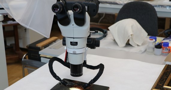 Nowoczesny mikroskop pozwalający na precyzyjne badanie dzieł sztuki: określenie techniki ich wykonania oraz stanu zachowania zyskała pracownia Konserwacji Malarstwa przy Muzeum Książąt Czartoryskich.