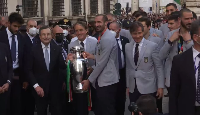 Euro 2020. Włosi świętują mistrzostwo Europy w Rzymie. Tłumy witały piłkarzy. Wideo