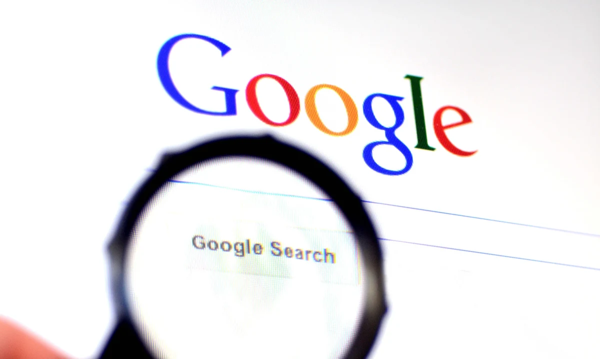 Francuski urząd ds. konkurencji poinformował we wtorek, że ukarał firmę Google grzywną w wysokości 500 mln euro za brak negocjacji "w dobrej wierze" z wydawcami prasy ws. wynagrodzenia z tytułu praw pokrewnych należnego wydawcom za reprodukcję ich treści w wyszukiwarce. Amerykański gigant internetowy utrzymuje, że działał "w dobrej wierze" przez cały proces negocjacji.