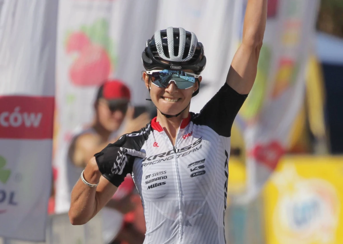 Rywalizująca w kolarstwie górskim Maja Włoszczowska i pływak Paweł Korzeniowski będą chorążymi reprezentacji Polski podczas ceremonii otwarcia igrzysk w Tokio - poinformował Polski Komitet Olimpijski.