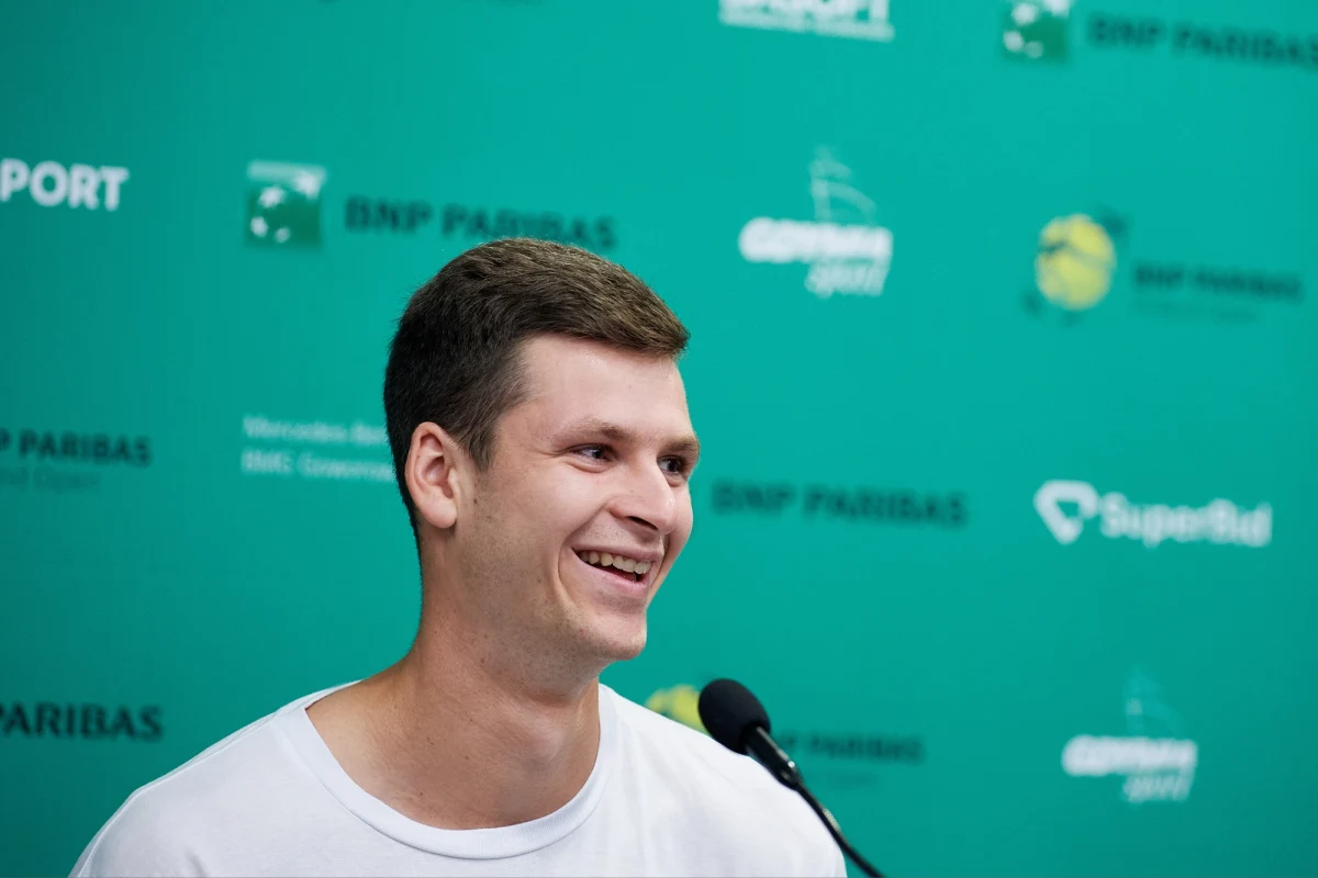 Hubert Hurkacz nie ukrywa, że występ na igrzyskach zawsze był jego marzeniem, a reprezentowanie Polski to wielkie wyróżnienie. „Kolejnym marzeniem jest zdobycie olimpijskiego medalu i z takim nastawieniem polecę do Tokio” – powiedział w Gdyni półfinalista tenisowego Wimbledonu.