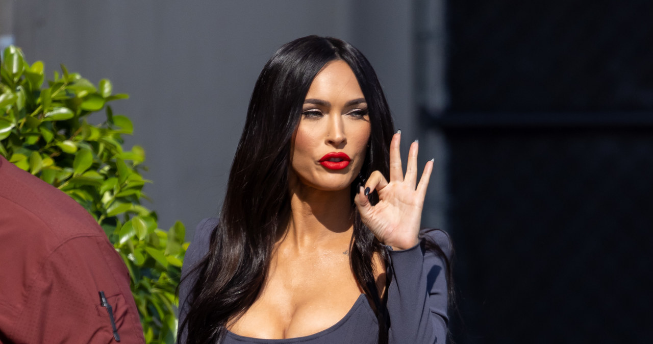 Ciekawą opowieścią podzieliła się Megan Fox z widzami programu „Jimmy Kimmel Live!”. Aktorka wspomniała swoją podróż do Ameryki Środkowej, w którą się wybrała razem ze swoim chłopakiem, muzykiem znanym jako Machine Gun Kelly. Para wzięła udział w wywołującym halucynacje rytuale ayahuasca.