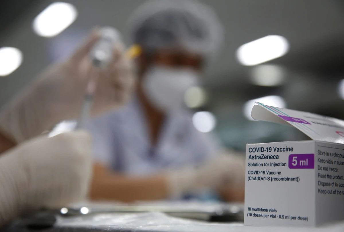 Koncerny Johnson & Johnson oraz AstraZeneca wraz z Uniwersytetem Oksfordzkim badają, czy zmodyfikowanie ich szczepionek przeciw Covid-19 może zmniejszyć lub wyeliminować ryzyko rzadkich, ale poważnych przypadków powstawania zakrzepów krwi - podał "Wall Street Journal". Badania są na wczesnym etapie.