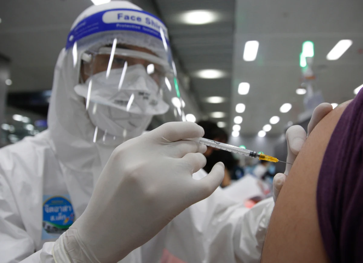 Najwyższą od początku trzeciej fali epidemii liczbę wykrytych zakażeń koronawirusem - 36 660 - oraz zgonów z powodu Covid-19 - 50 - zarejestrowano w ciągu minionej doby w Wielkiej Brytanii.