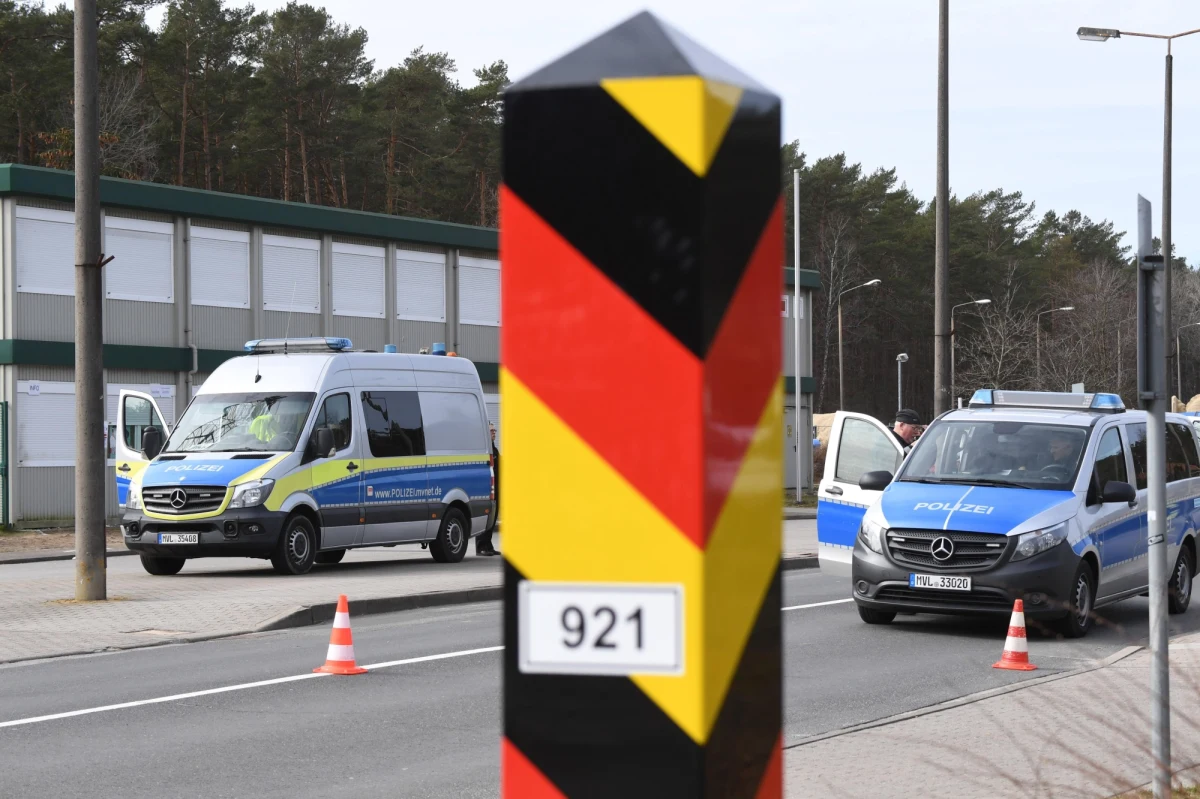 Jak informuje portal RedaktionsNetzwerk Deutschland (RND), rząd federalny chce zmienić przepisy wjazdowe do Niemiec. Może to utrudnić podróżowanie osobom, które nie są zaszczepione przeciwko koronawirusowi.