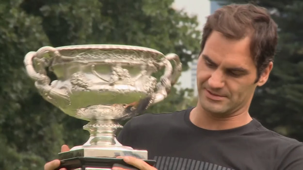 39-letni Roger Federer wycofał się z igrzysk olimpijskich w Tokio z powodu problemów z kolanem. Szwajcarska gwiazda miała problemy z powrotem do formy po dwóch kontuzjach kolana, przegrywając z Hubertem Hurkaczem w ćwierćfinale Wimbledonu. Federer opublikował wpis na Twitterze: "Podczas sezonu na kortach trawiastych, niestety doświadczyłem niepowodzenia z kolanem i zaakceptowałem, że muszę wycofać się z igrzysk olimpijskich w Tokio. Jestem bardzo rozczarowany, ponieważ każdy z występów był zaszczytem i punktem kulminacyjnym mojej kariery. Rozpocząłem już rehabilitację w nadziei, że wrócę na korty jeszcze tego lata. Życzę całemu szwajcarskiemu zespołowi powodzenia i będę mocno kibicował z daleka".