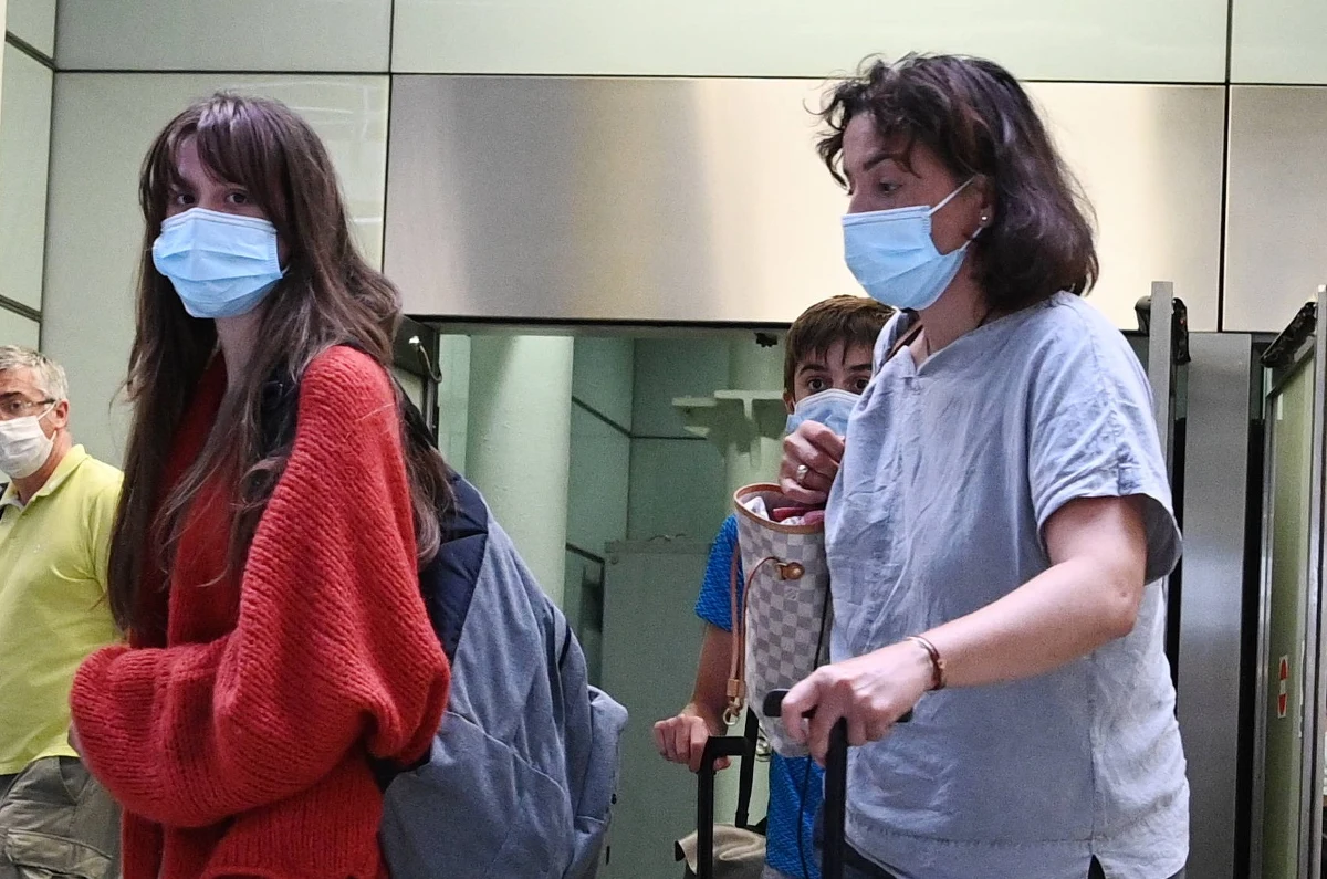 Zasłanianie twarzy w transporcie publicznym w Londynie pozostanie obowiązkowe, mimo że od poniedziałku w Anglii wymóg noszenia maseczek w jakichkolwiek okolicznościach zostanie zniesiony - ogłosił we wtorek wieczorem burmistrz brytyjskiej stolicy Sadiq Khan.