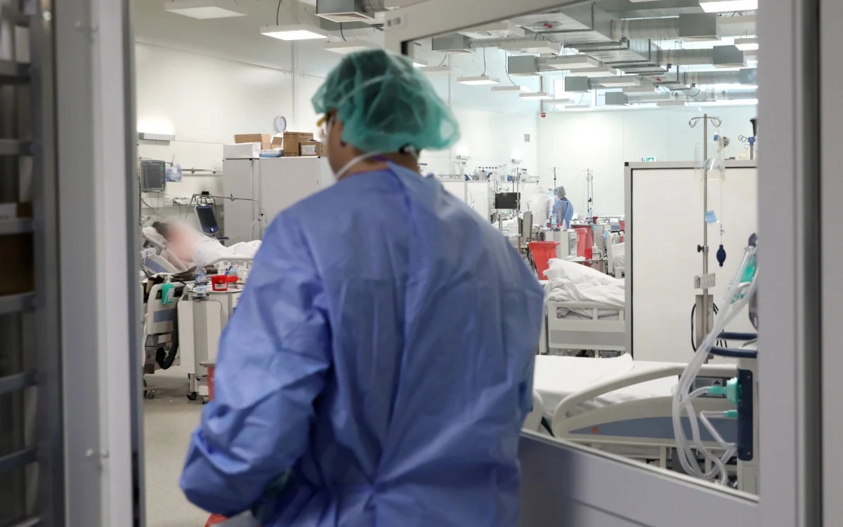 Minionej doby w Polsce wykryto 86 nowych zakażeń koronawirusem. 6 chorujących na Covid-19 zmarło. Łącznie od początku pandemii w naszym kraju odnotowano 2 881 046 przypadków oraz 75 179 zgonów.