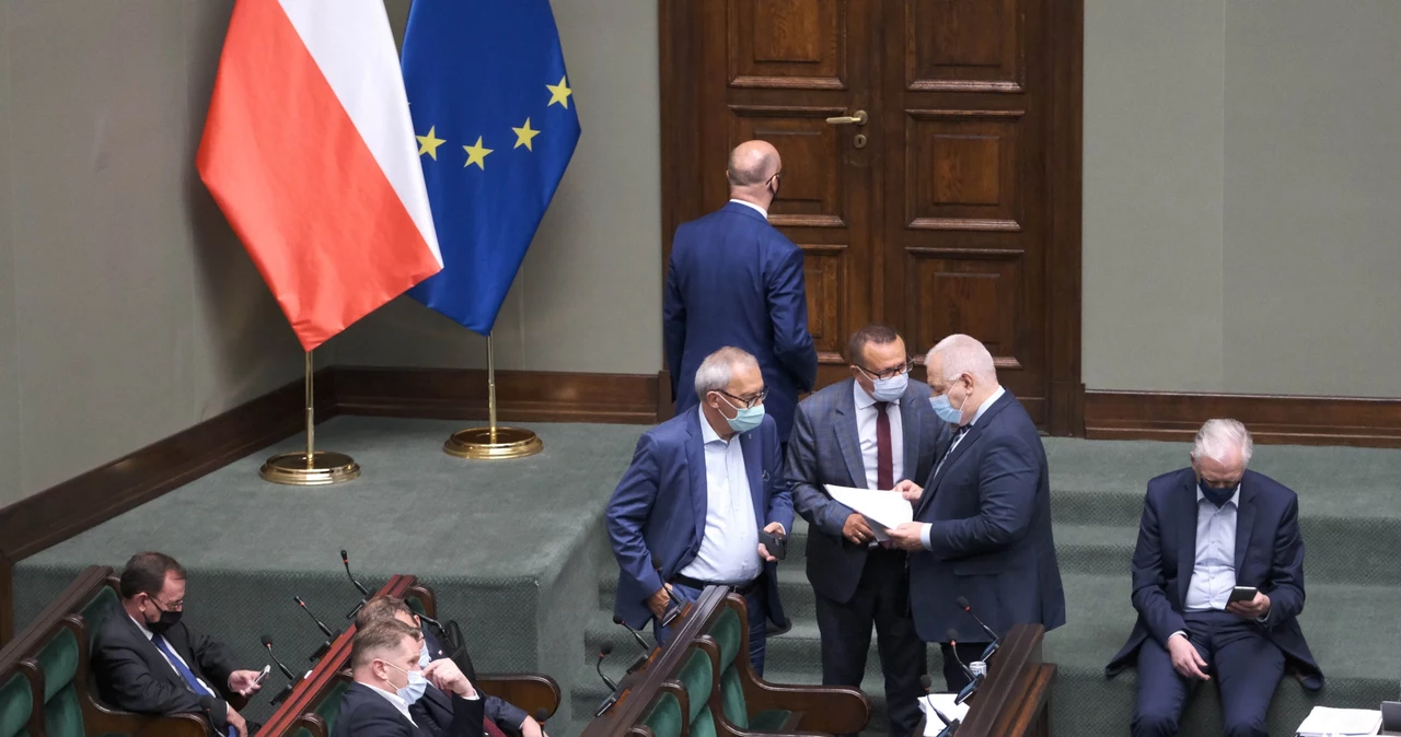 Posiedzenie Sejmu z ubiegłego tygodnia. Po prawej wicepremier Jarosław Gowin