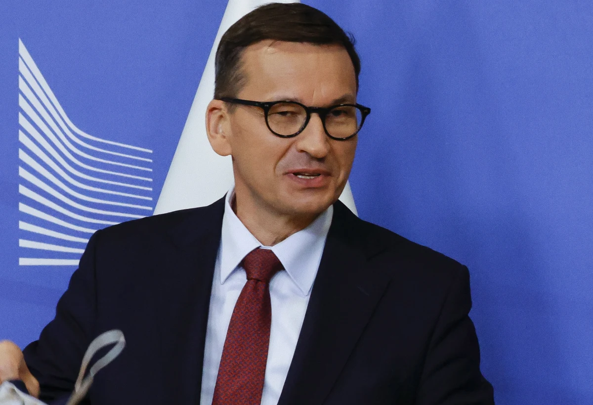 Jeżeli będzie taka możliwość, to dopuścimy do szczepienia dzieci poniżej 12. roku życia; Covid-19 to bardzo duże zagrożenie - powiedział w środę w Kaliszu premier Mateusz Morawiecki. Przypomniał, że szczepienia na wiele innych chorób są obowiązkowe.