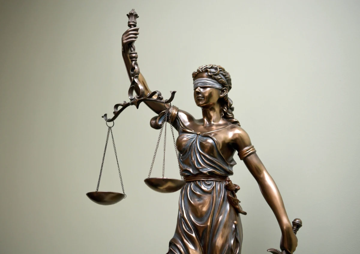 Ponad 45 procent Polaków uważa, że głośna nowelizacja Kodeksu postępowania administracyjnego – która spotkała się z ostrą reakcją ze strony Izraela – jest dobrym pomysłem – takie wyniki przynosi najnowszy sondaż United Surveys dla RMF FM i "Dziennika Gazety Prawnej". Uchwalona pod koniec czerwca przez Sejm nowela stanowi m.in., że po upływie 30 lat od wydania decyzji administracyjnej – np. w sprawie odebrania mienia – niemożliwe będzie wszczęcie postępowania w celu zakwestionowania tej decyzji.