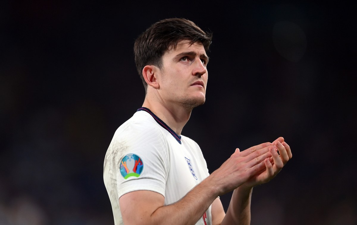 Ojciec obrońcy piłkarskiej reprezentacji Anglii Harry'ego Maguire'a został poturbowany przez kibiców, którzy nie mając biletów siłą wdarli się na stadion Wembley przed niedzielnym finałem mistrzostw Europy przeciwko Włochom - poinformowały brytyjskie media.