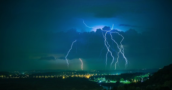 Domingo pronóstico del tiempo.  Tormentas, vientos fuertes.  Huracanes potenciales