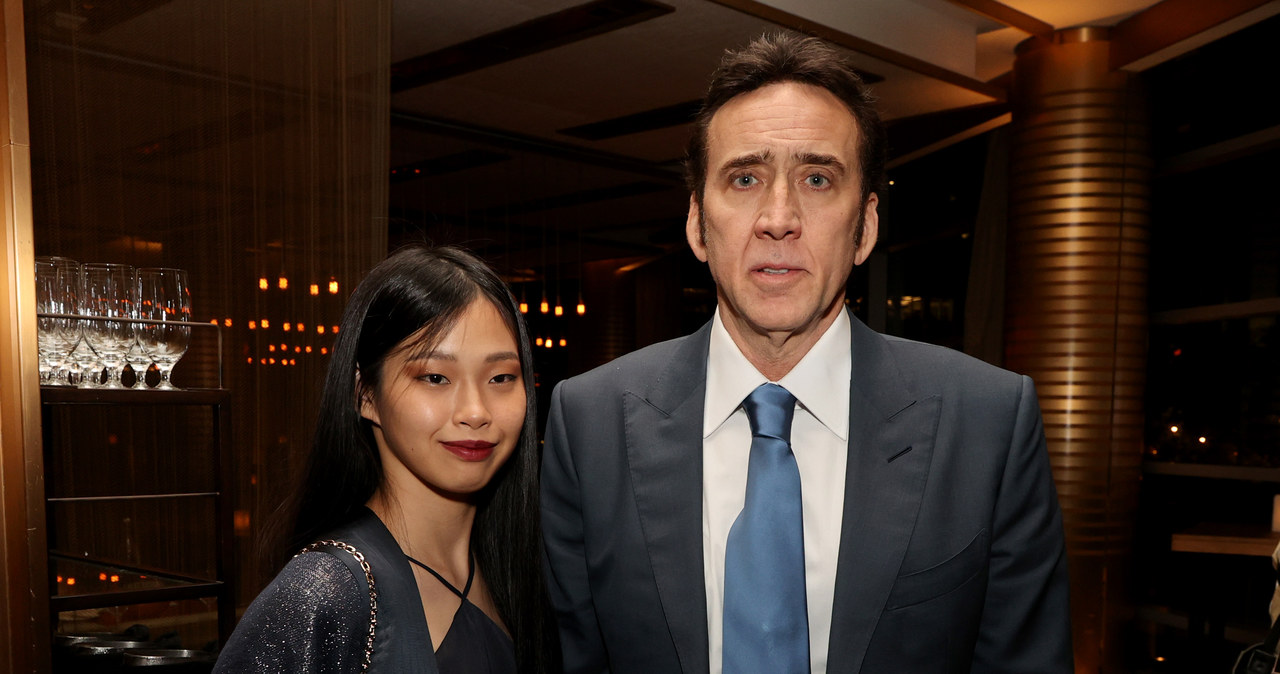 Nicolas Cage w lutym po raz piąty stanął na ślubnym kobiercu. Wybranką aktora jest młodsza o 30 lat Japonka Riko Shibata. W najnowszym wywiadzie gwiazdor "Dzikości serca" opowiedział o początkach znajomości z ukochaną. Jak się okazuje, parę połączyła miłość do egzotycznej fauny. "Mamy ze sobą wiele wspólnego. Ona też uwielbia zwierzęta, więc zapytałem ją, czy jakieś posiada. Odparła, że ma latające wiewiórki" - wspomina laureat Oscara. I tym go do siebie przekonała.