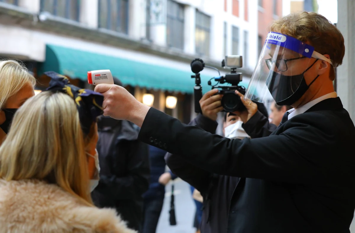 Najwyższe od początku trzeciej fali epidemii liczby wykrytych nowych zakażeń koronawirusem - 48 553 - i zgonów z powodu Covid-19 - 63 - zarejestrowano w ciągu minionej doby w Wielkiej Brytanii - podały władze w czwartek. To kolejny dzień z rekordowymi bilansami.