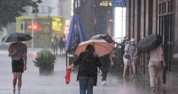 Piątek – według ostrzeżeń IMGW – ma być kolejnym burzowym dniem w Polsce. Na wschodzie doskwierać będzie upał. Od wysokiej temperatury odpoczną dziś trochę mieszkańcy zachodniej części kraju. 