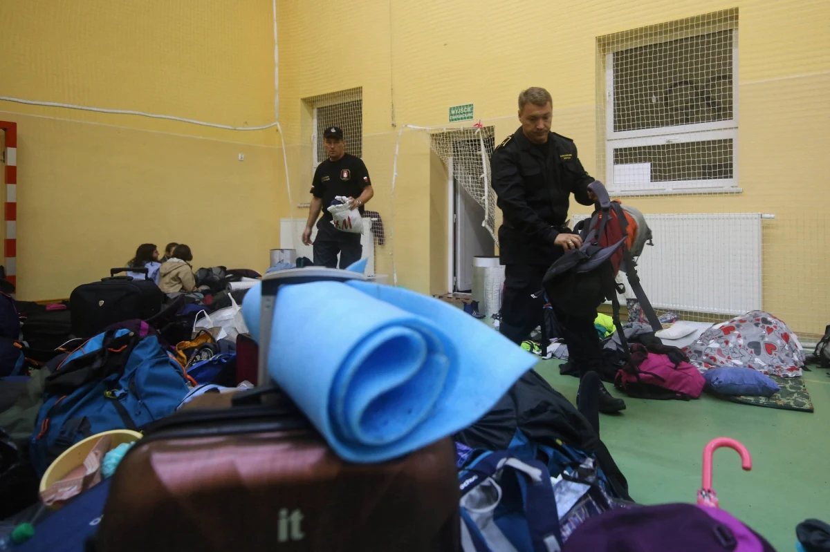 Z powodu silnego wiatru i opadów deszczu ewakuowano uczestników dwóch obozów harcerskich w województwie warmińsko-mazurskiem.