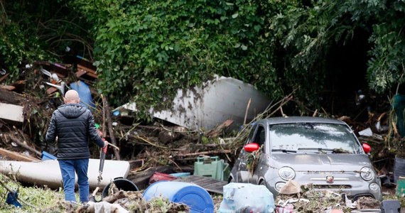 20 osób poniosło śmierć, a 20 uważa się za zaginione w Belgii na skutek powodzi, które w ostatnich dniach nawiedziły kraj po ulewnych deszczach - to prowizoryczny bilans podany w piątek przez minister spraw wewnętrznych Annelies Verlinden. Rząd ogłosił 20 lipca dniem żałoby narodowej.