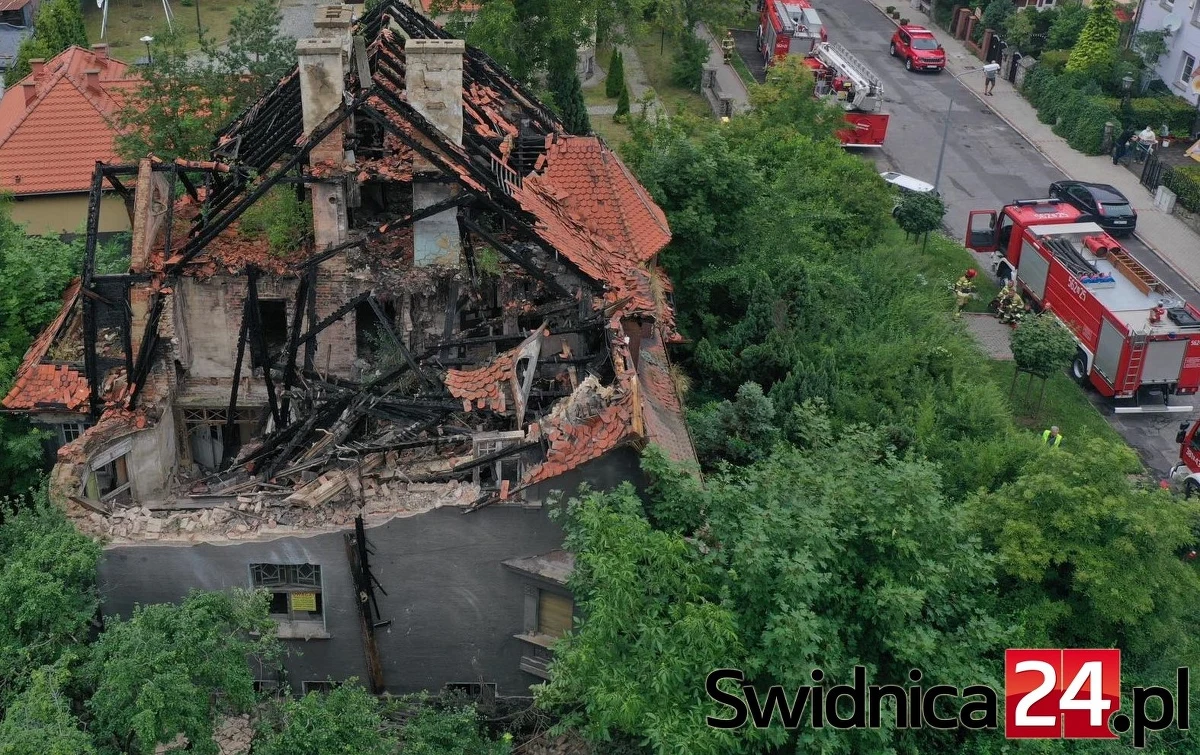 W Świebodzicach w województwie dolnośląskim zawaliła się część dużej, poniemieckiej, od lat niezamieszkałej, willi. Na miejscu są strażacy, którzy przeszukują gruzowisko. Nie ma informacji o osobach poszkodowanych.