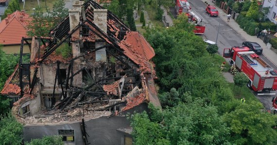 W Świebodzicach w województwie dolnośląskim zawaliła się część dużej, poniemieckiej, od lat niezamieszkałej, willi. Na miejscu są strażacy, którzy przeszukują gruzowisko. Nie ma informacji o osobach poszkodowanych.