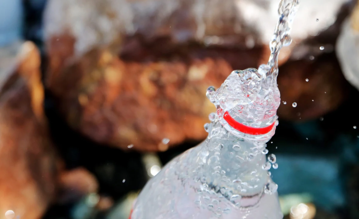 W protestach wywołanych wielomiesięcznymi niedoborami wody, jakie odbyły się w piątek w Chuzestanie zginęła jedna osoba - poinformowała w sobotę irańska agencja prasowa Irna. Susza w położonej nad Zatoką Perską prowincji (ostanu) Chuzestan trwa od końca marca.