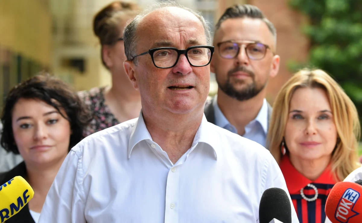 Zarząd Nowej Lewicy podjął w sobotę uchwałę o powołaniu dwóch frakcji - Sojuszu Lewicy Demokratycznej i frakcji Wiosna. Utrzymał również w mocy decyzje zawieszające kilku członków partii - powiedział w sobotę lider Nowej Lewicy Włodzimierz Czarzasty. 