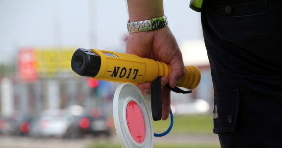 Policjanci zatrzymali motocyklistę, który jechał pod prąd autostradę A2 w okolicach Łowicza w Łódzkiem w stronę Poznania. Informację o tym zdarzeniu dostaliśmy na Gorącą Linię RMF FM.