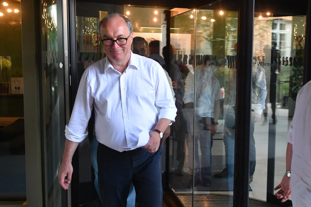 Zawieszenie ośmiu buntowników, powołanie dwóch frakcji - a w odpowiedzi zapowiedź zwołania za dwa tygodnie Rady Krajowej Nowej Lewicy. Tak w skrócie można opisać polityczną burzę, która przetoczyła się w sobotę na lewicy. 