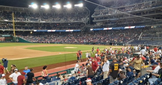 USA: Strzelanina przed stadionem w Waszyngtonie. Widzowie wpadli w panikę - Vimarsana News