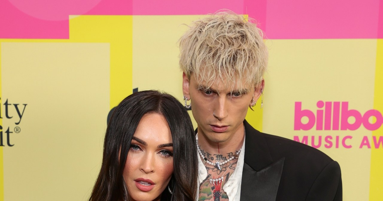 Megan Fox i piosenkarz Machine Gun Kelly poznali się w 2020 r. na planie filmu "Midnight in the Switchgrass", po czym szybko zostali parą. Okazuje się, że nowy partner aktorki miał ją na oku już od wielu lat. Najlepszym dowodem na to jest fakt, że gdy był nastolatkiem, w jego pokoju wisiał plakat z... Megan Fox.