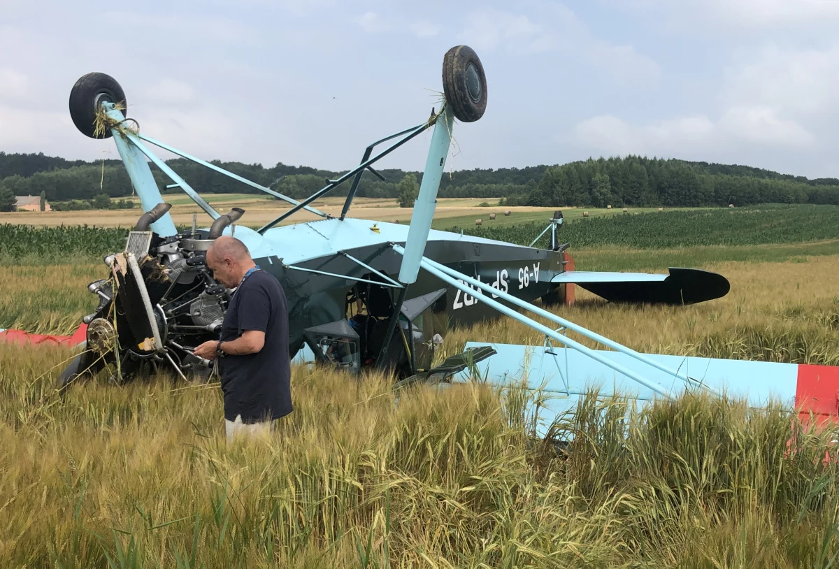 Awaryjne lądowanie zabytkowego samolotu w miejscowości Chrząstówka niedaleko Jasła na Podkarpaciu. Informację o zdarzeniu dostaliśmy na Gorącą Linię RMF FM. 