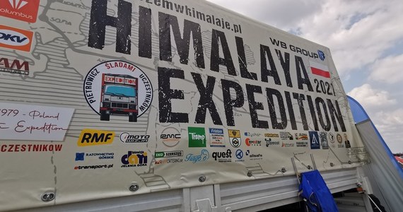 „21 sierpnia startujemy z Jeleniej Góry nieodwołalnie” – mówi RMF FM Maciej Pietrowicz, pomysłodawca i organizator wyprawy „Jelczem w Himalaje. Publiczność zlotu ciężarówek Master Truck Show 2021 w Polskiej Nowej Wsi koło Opola miała w ten weekend okazję zobaczyć wyprawowego Jelcza w nowej odsłonie -  nowa plandeka, nowe opony, nowy silnik. 