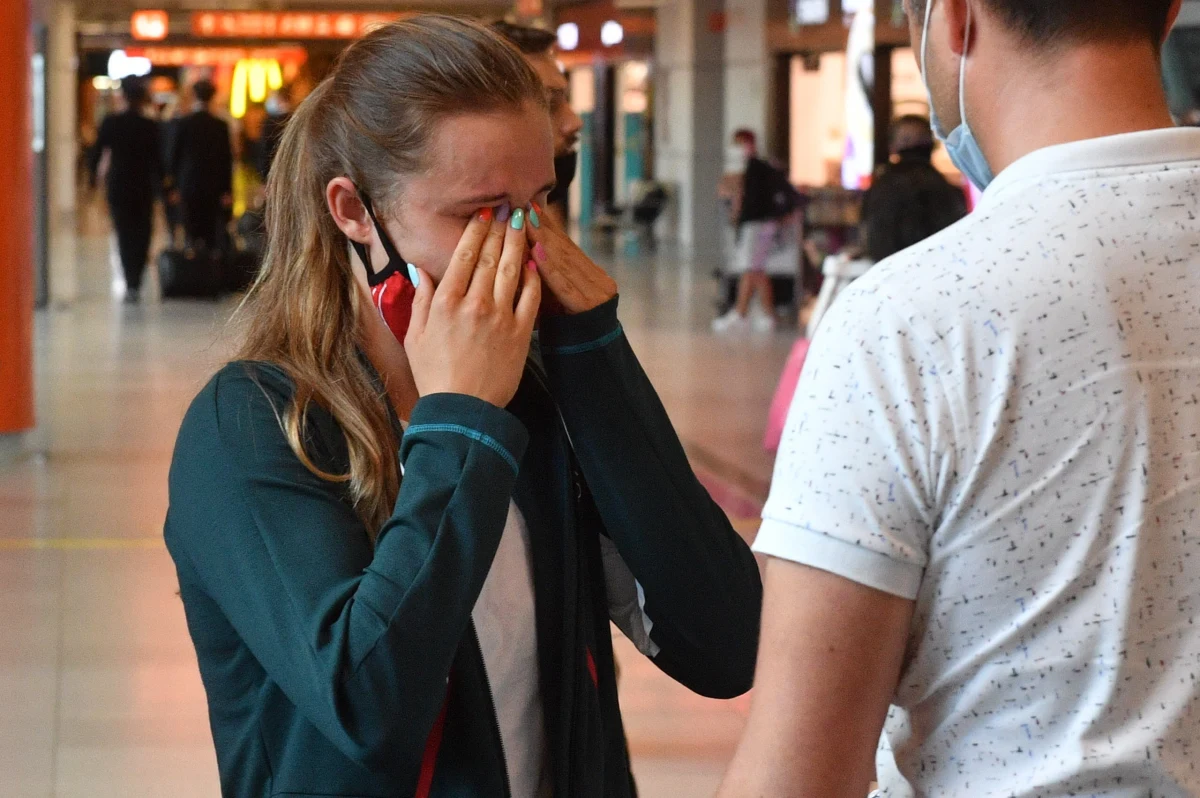 Ze łzami w oczach do Polski wrócili pływacy, którzy przez błąd w zgłoszeniu przesłanym przez Polski Związek Pływacki nie mogą wziąć udziału w igrzyskach olimpijskich w Tokio. Sportowców zawrócono do kraju. Teraz oskarżają związek o błędy i brak poszukiwania porozumienia ze Światową Federacją Pływacką. 