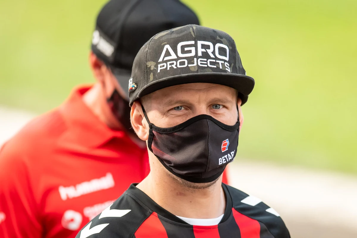 Artiom Łaguta wygrał przełożoną z soboty drugą eliminację żużlowej Grand Prix w czeskiej Pradze. Na drugim stopniu podium stanął najlepszy w piątek Maciej Janowski, który jest liderem cyklu. Trzeci był Szwed Fredrik Lindgren.