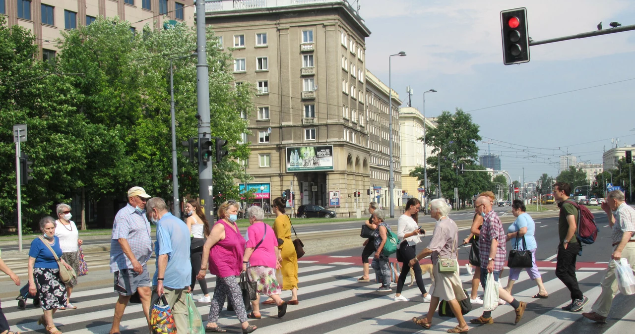 Eksperci przewidują, że z powodu wariantu Delta czwarta fala uderzy w nasz kraj; zdj. ilustracyjne